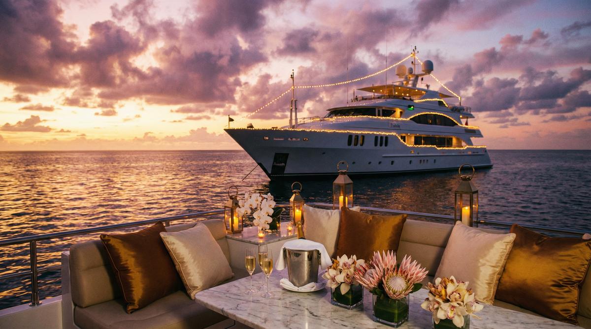 精神小妹传媒精选游艇传媒演示拍摄